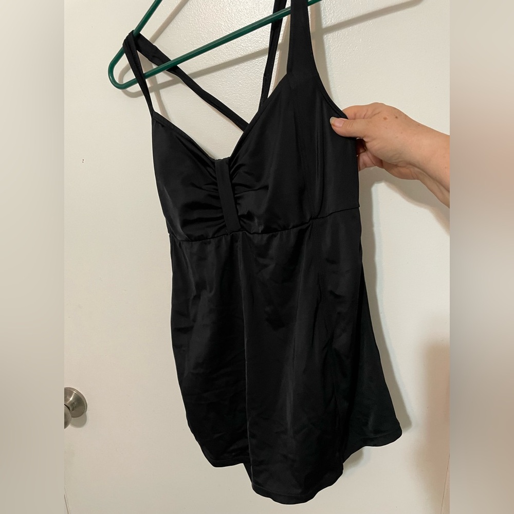 Motherhood Maternity One Pc black Swimsuit Skirt Coverage Built in bra sz Small